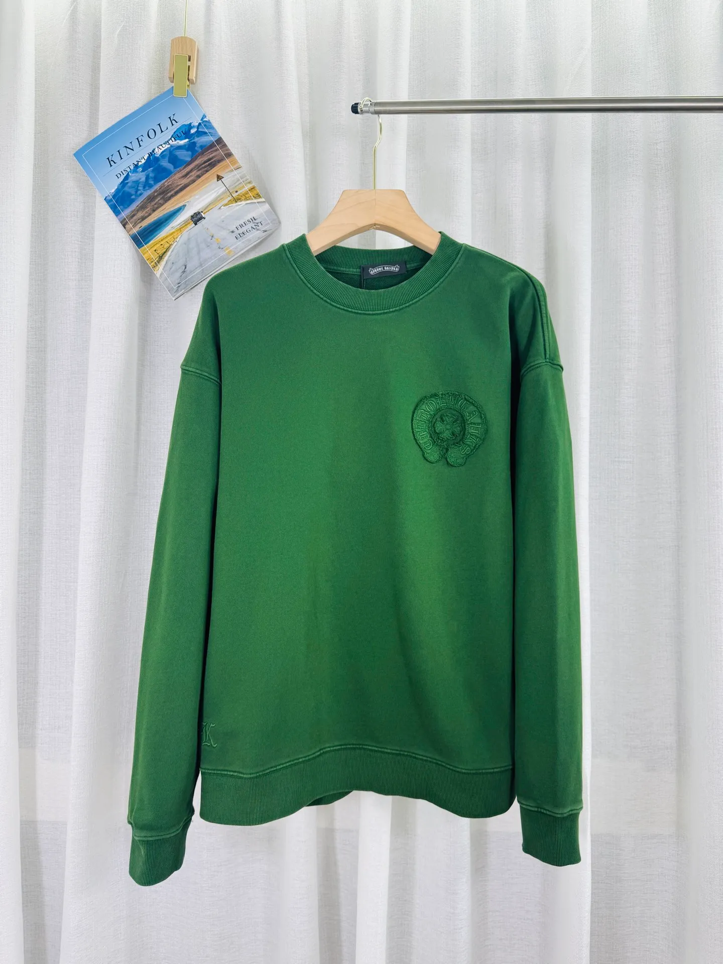 P280 top version, real shot without P, ​​different from market currency) 𝗖𝗵𝗿𝗼𝗺𝗲 𝗛𝗲𝗮𝗿𝘁𝘀/Cro Heart 2025 washed patch embroidery autumn and winter new original single counter American laser burnt 3D three-dimensional color embroidery couple casual sweatshirt 👑The highest version! Customized fabric 430g tripe terry fabric! American acid-washed and distressed original fabric laser burnt ✟appliqué embroidery and exquisite embroidery of letters! The best-selling model in the counter, very comfortable to wear. Accessories: original molded and authenticated collar label➕100% silk wash label. Genuine purchase-grade original hangtag➕matching hanging rope➕3D hanging beads➕original packaging bag. Craftsmanship: The original version has consistent wiring! The highest version of the armhole matching technique! Color: Pink Black Green Size: S M L XL Style Number: 25-377